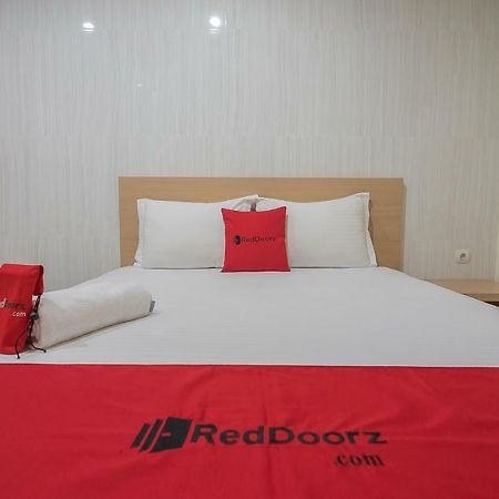 Reddoorz Near Mt Haryono Semarang Hotel Kültér fotó