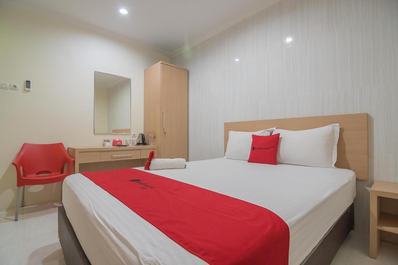 Reddoorz Near Mt Haryono Semarang Hotel Kültér fotó
