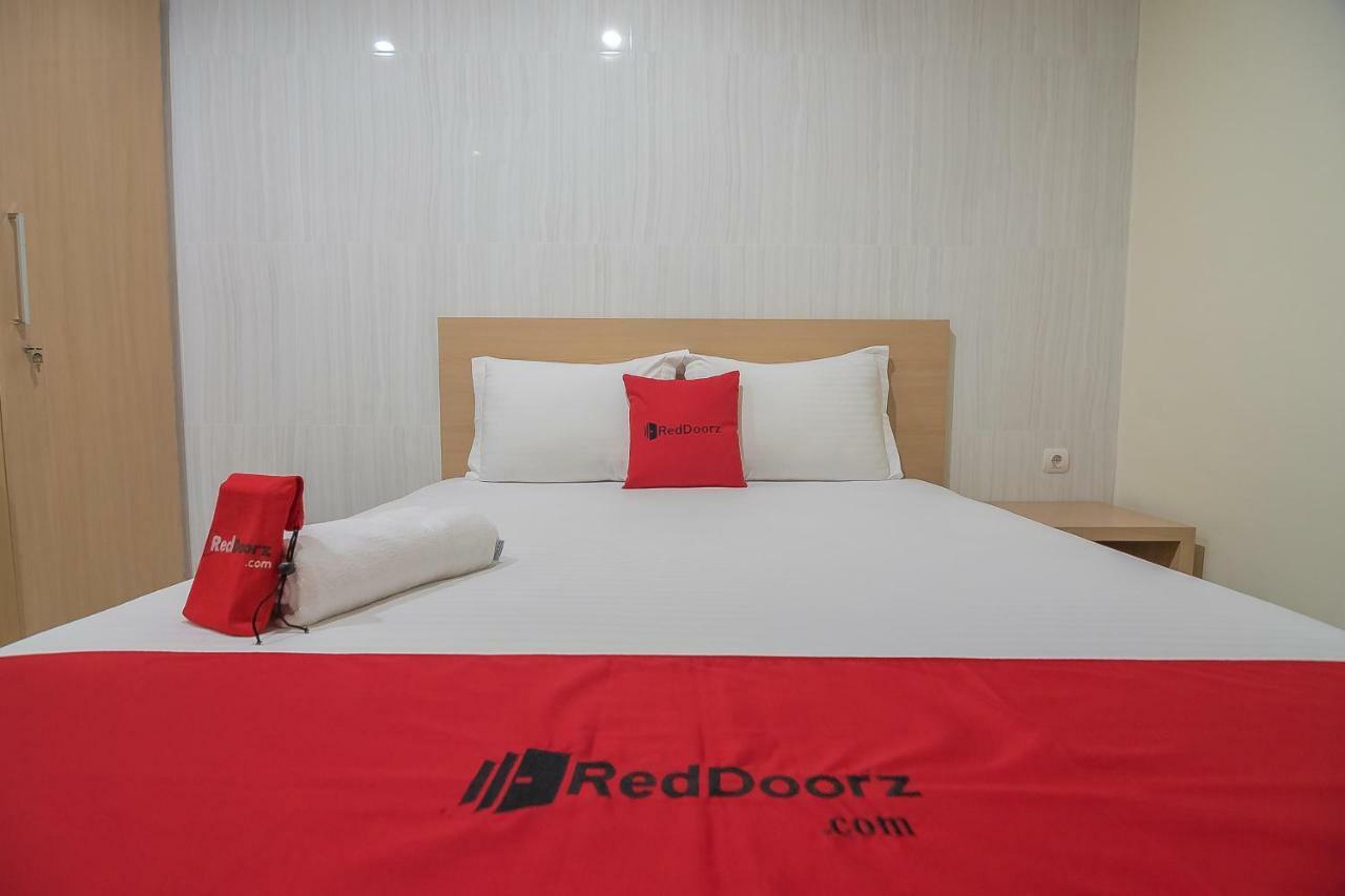 Reddoorz Near Mt Haryono Semarang Hotel Kültér fotó