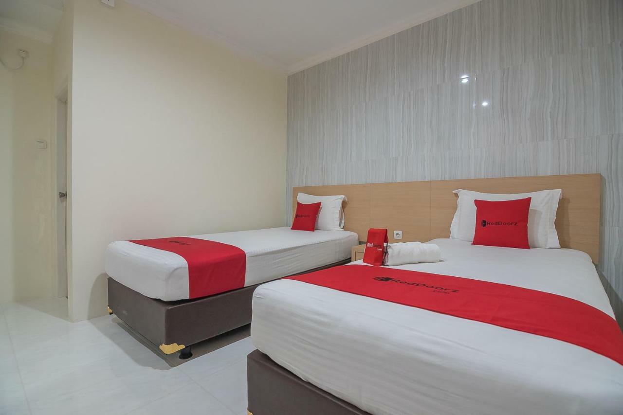 Reddoorz Near Mt Haryono Semarang Hotel Kültér fotó