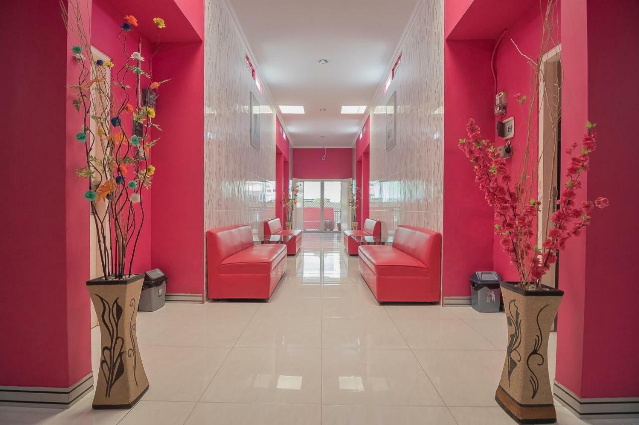 Reddoorz Near Mt Haryono Semarang Hotel Kültér fotó