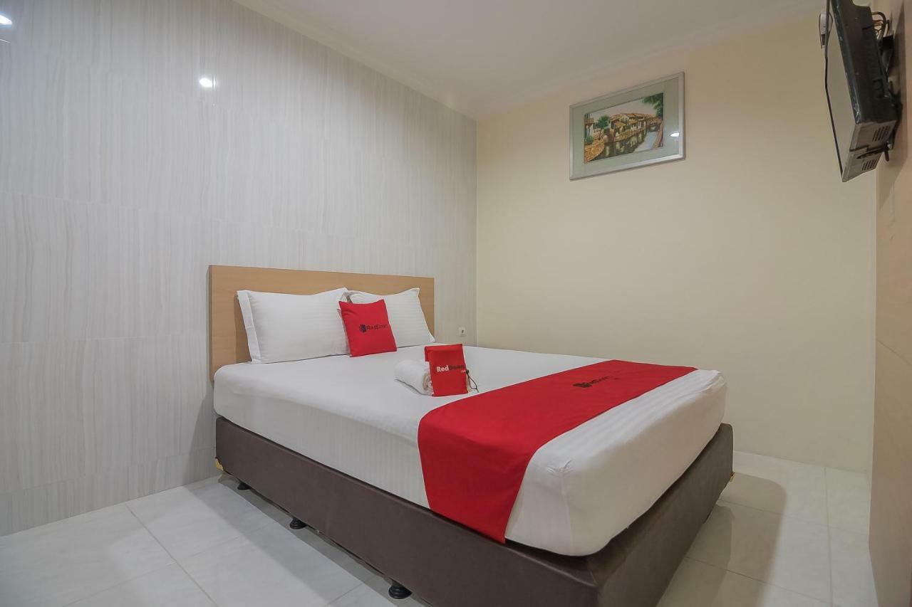 Reddoorz Near Mt Haryono Semarang Hotel Kültér fotó