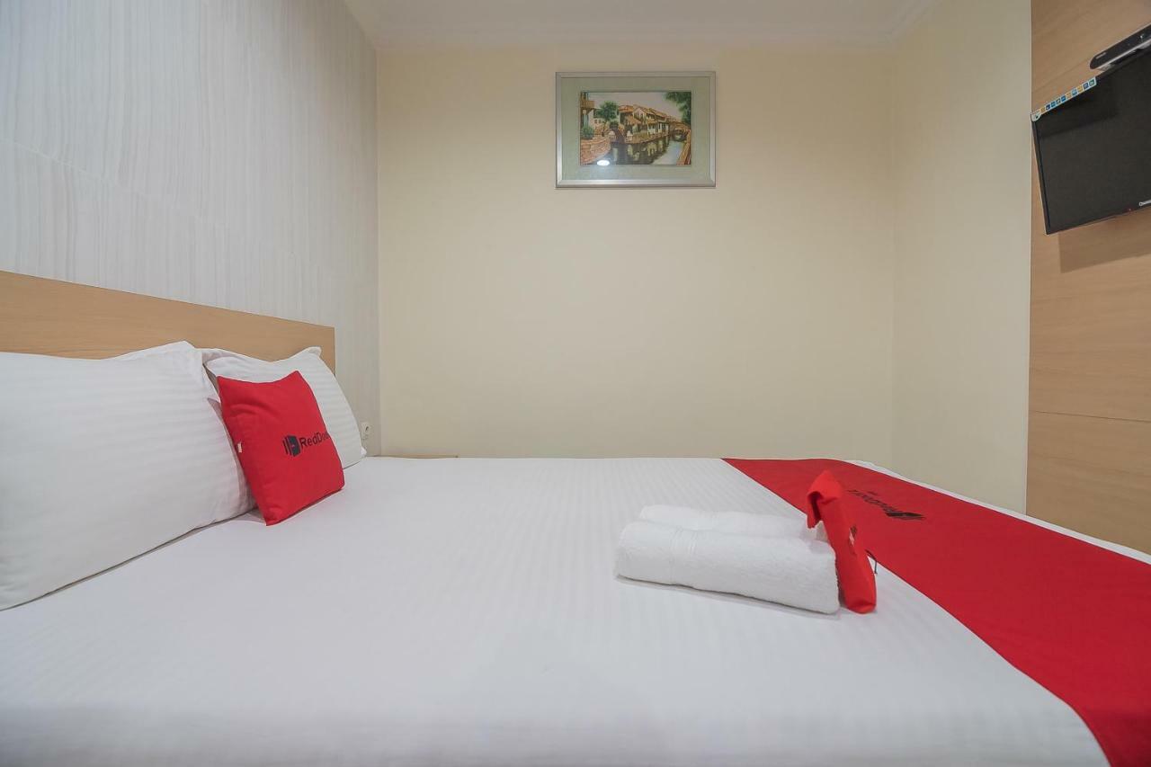 Reddoorz Near Mt Haryono Semarang Hotel Kültér fotó