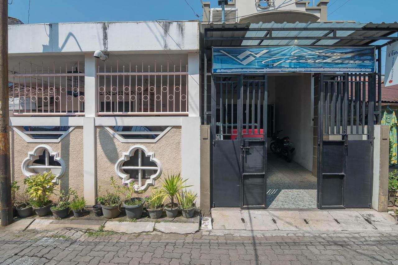 Reddoorz Near Mt Haryono Semarang Hotel Kültér fotó