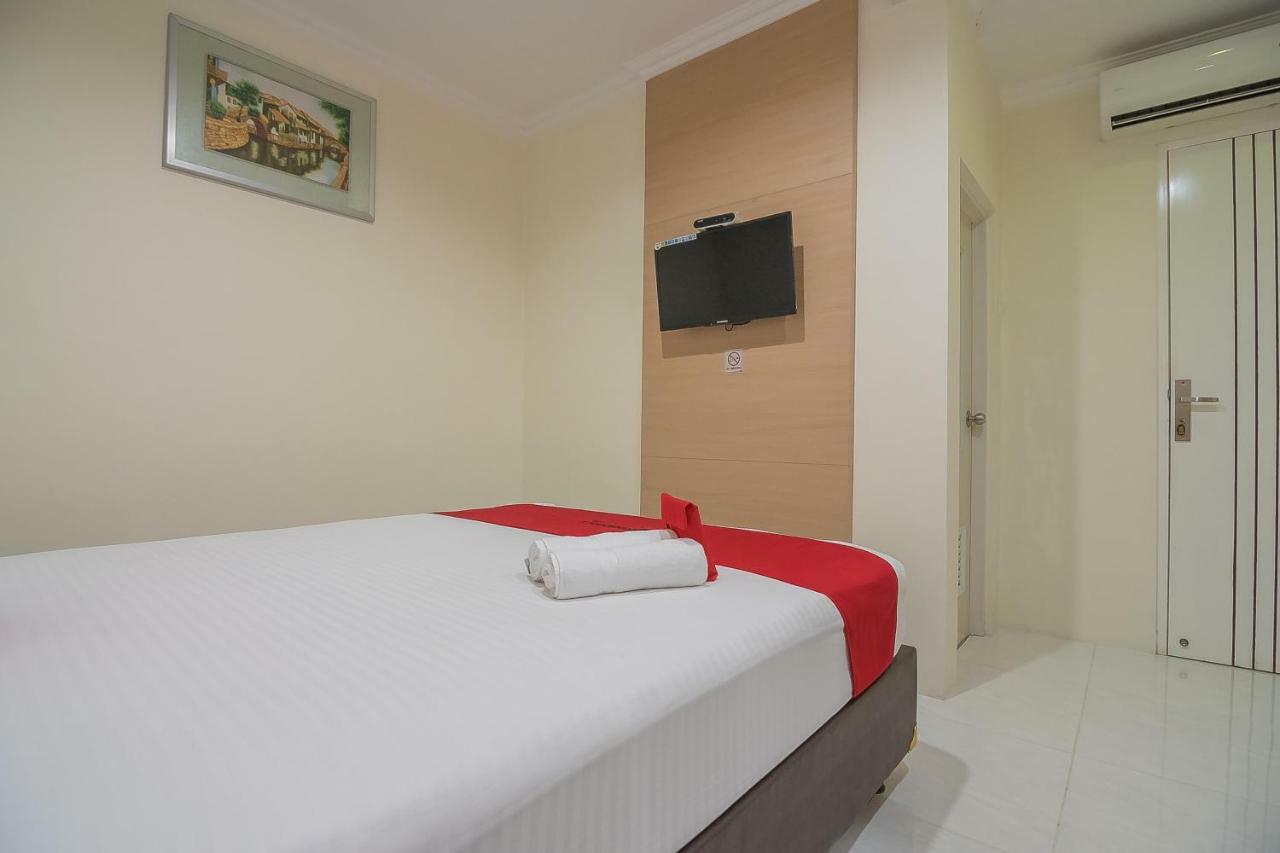 Reddoorz Near Mt Haryono Semarang Hotel Kültér fotó