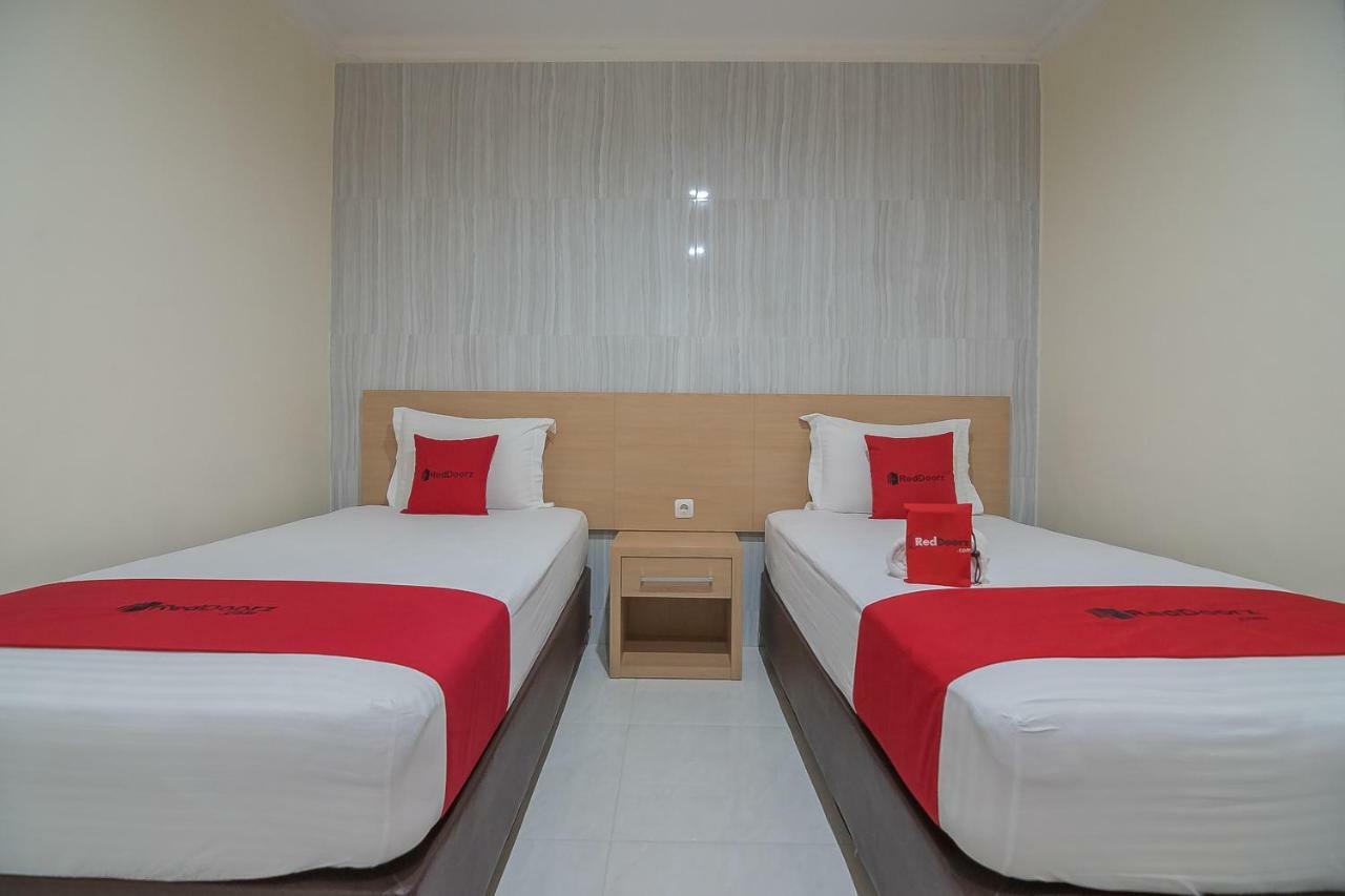 Reddoorz Near Mt Haryono Semarang Hotel Kültér fotó