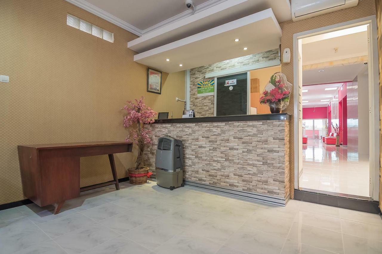 Reddoorz Near Mt Haryono Semarang Hotel Kültér fotó