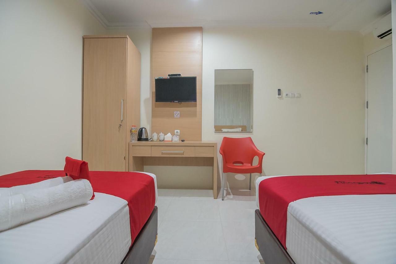 Reddoorz Near Mt Haryono Semarang Hotel Kültér fotó